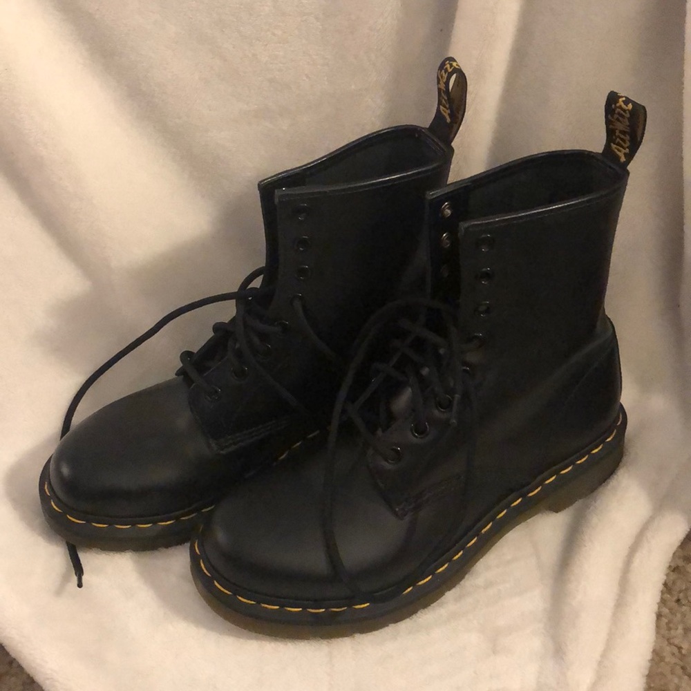 NWOT Dr. Marten’s Women’s 1460 Smooth 8 Eye